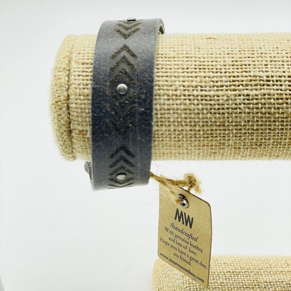 MOST WANTED Handcrafted Leather Bracelet Silver Tone Snaps Arrow Accents Tagged - Picture 6 of 6